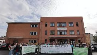 Concentración en el IES de Ventanielles, en Oviedo, ante la falta de profesores: “Si no hay solución, habrá más movilizaciones”