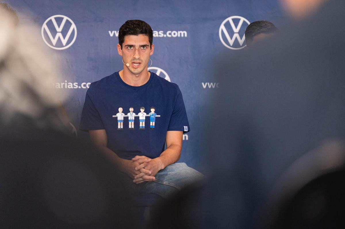 Presentación de Víctor Moreno, Neal Viereck y Grant-Leon Ranos, jugadores del CD Tenerife