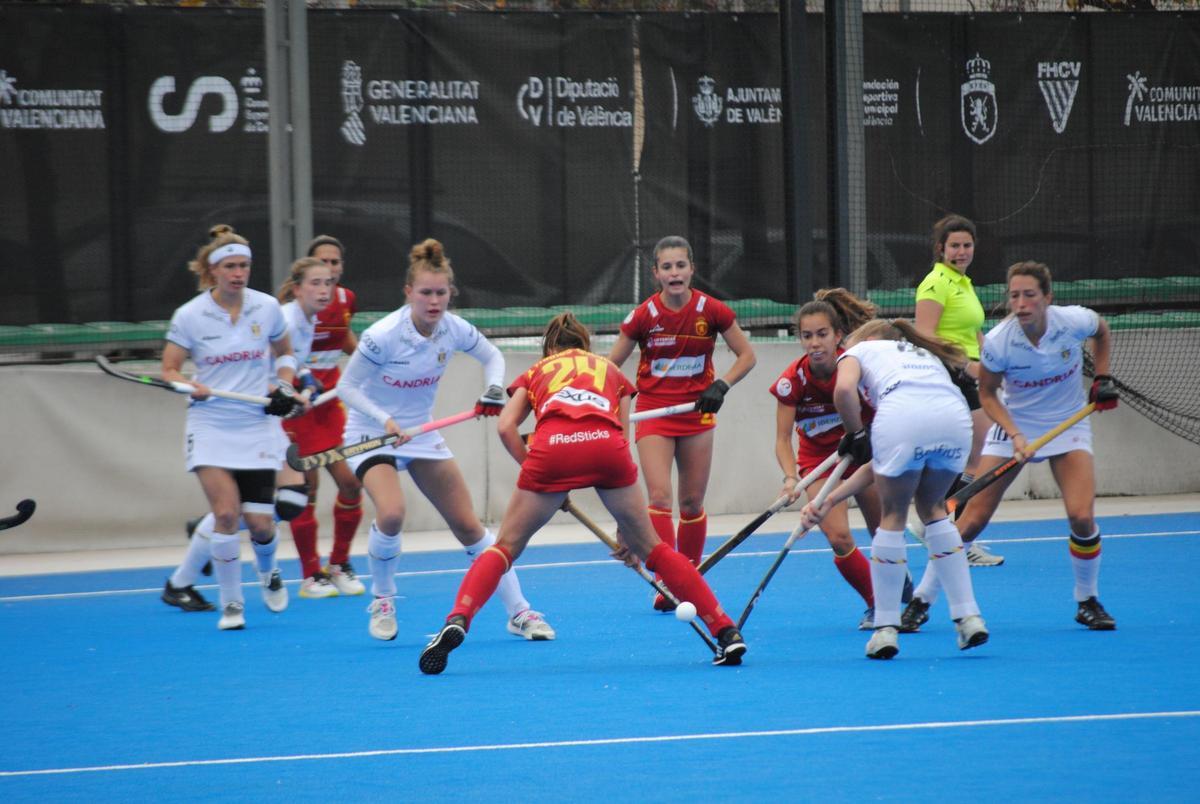 Derrota por la mínima de unas Redsticks que, pese al intenso juego de Bélgica, dejó buenas sensaciones y detalles técnicos a seguir puliendo de cara al Preolímpico de Valencia.