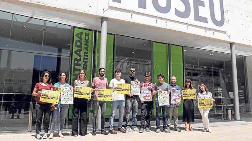 Organizadores, colaboradores y algunos participantes.