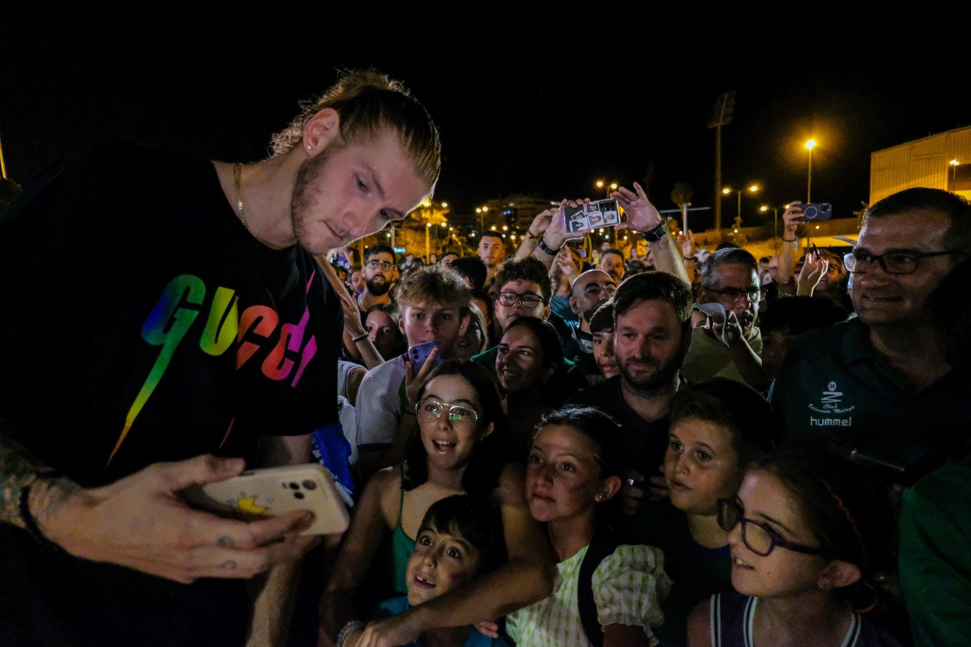 La gran fiesta de Dylan Osetkowski con la afición del Unicaja en el Carpena