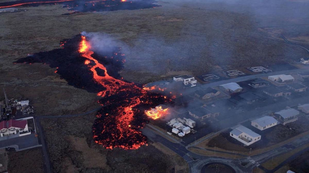 La lava avanza fuera de control