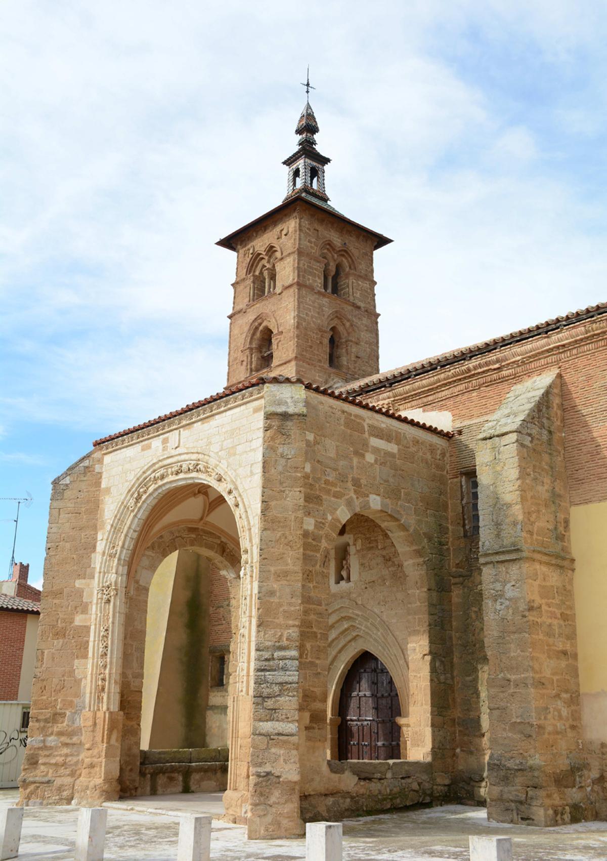 Iglesia de Santa María del Río, en la que ha sido restaurada su torre