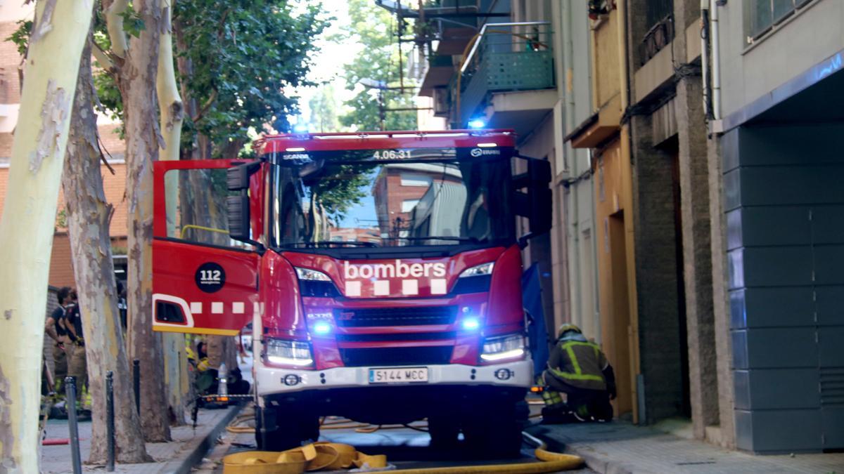Mor una persona de 90 anys en l’incendi ja extingit d’un pis a Granollers