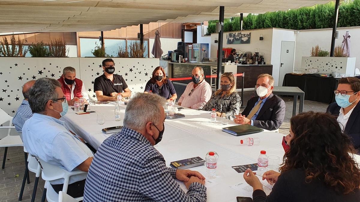 Reunión de representantes de la Cámara con los del sector de hostelería de la provincia.