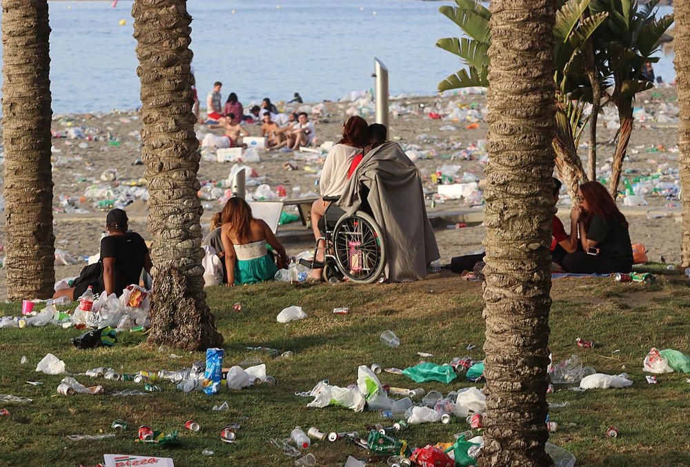 Así amanecen las playas malagueñas después de la noche de San Juan