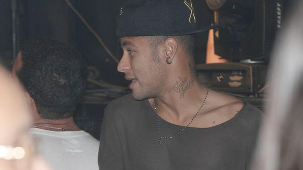 Neymar, centro de atención en el concierto de Thiaguinho