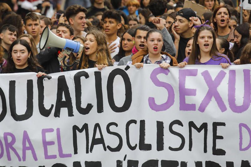 Estudiantes protestan en València contra el machismo en las aulas