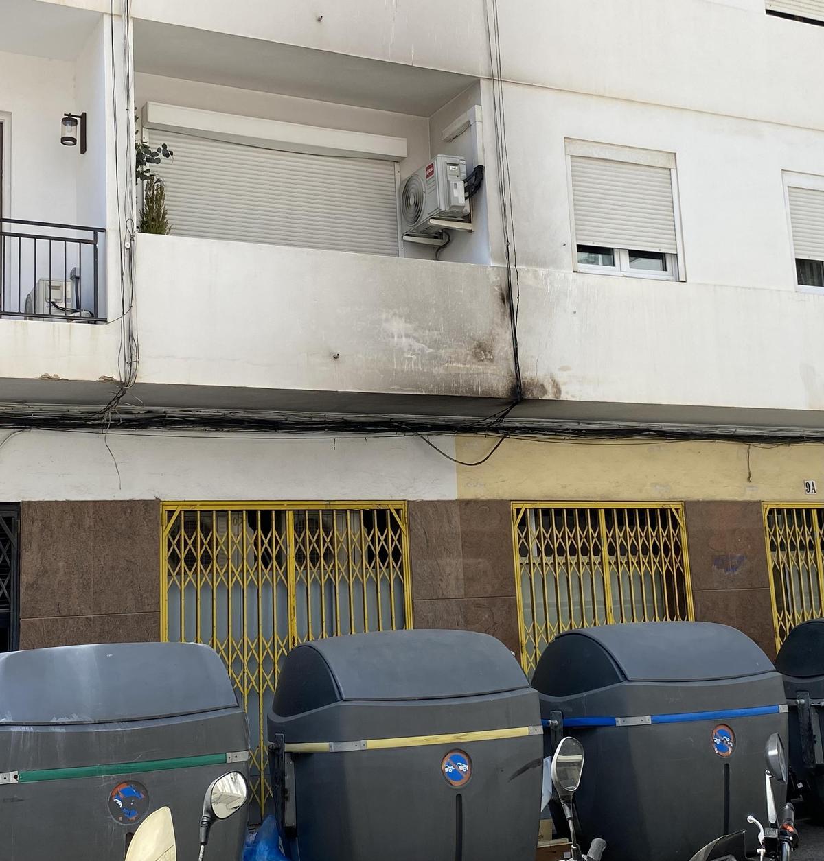 Imagen del edificio afectado, este domingo al mediodía.