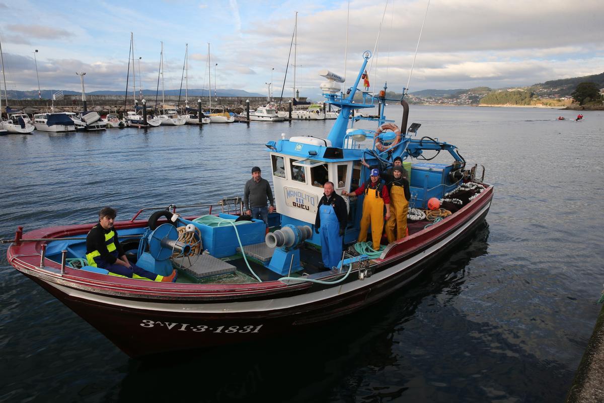 El &quot;Manolito III&quot; a punto de salir al mar esta semana en el inicio de la campaña de la sardina.