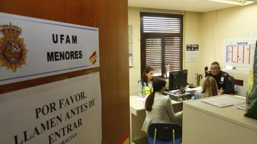 Dependencias del Grupo de Menores en la Jefatura de Policía, en la capital murciana.