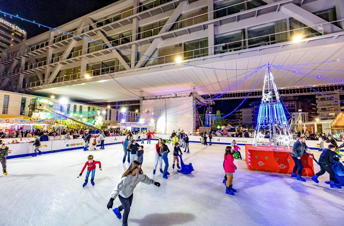 La pista de patinaje de Benidorm es una de las atracciones estrella de la Navidad en la ciudad turística.