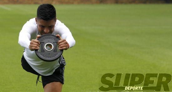 La plantilla entrena bajo la lluvia con el 'shock'