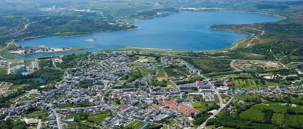 Vista aérea de la localidad coruñesa de As Pontes, donde Sentury proyecta construir la factoría. / F.E.