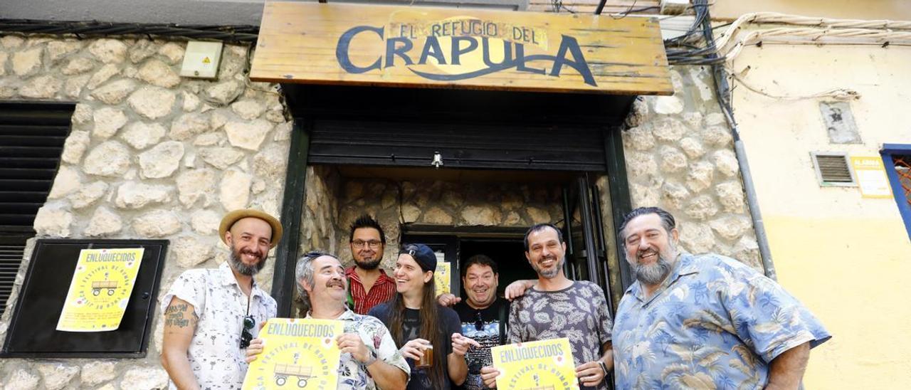 La presentación del festival Enluquecidos se ha celebrado en El refugio del crápula.