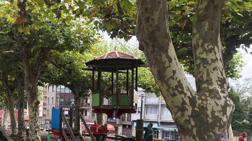 Carral inicia las obras de ampliación del parque infantil del centro urbano