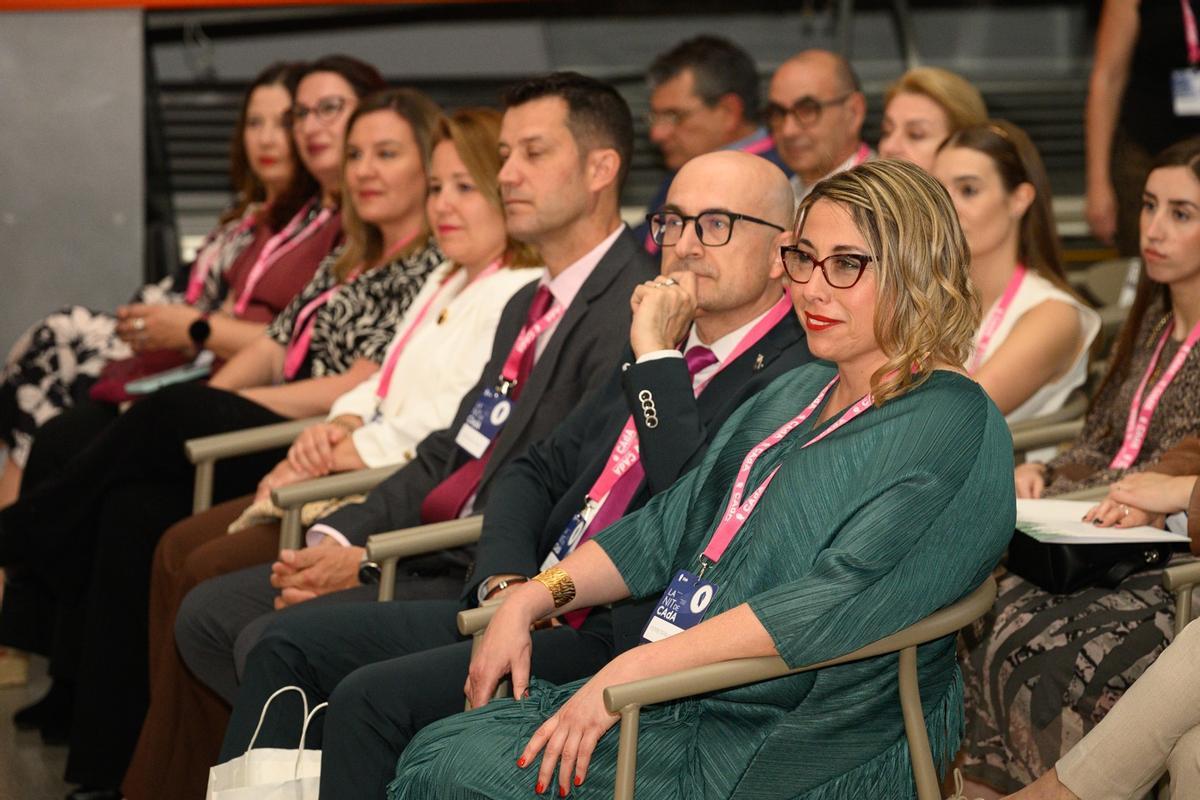 La presidenta junto al alcalde Saura y edilas de la corporación.
