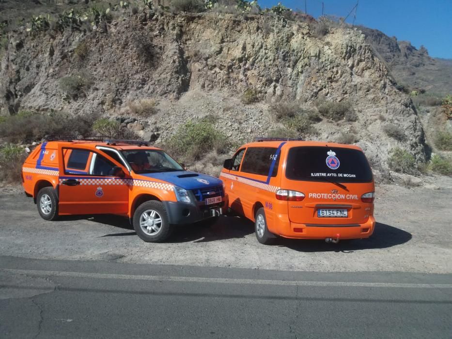 Dos heridos tras la precipitación de un vehículo por un barranco en Gran Canaria