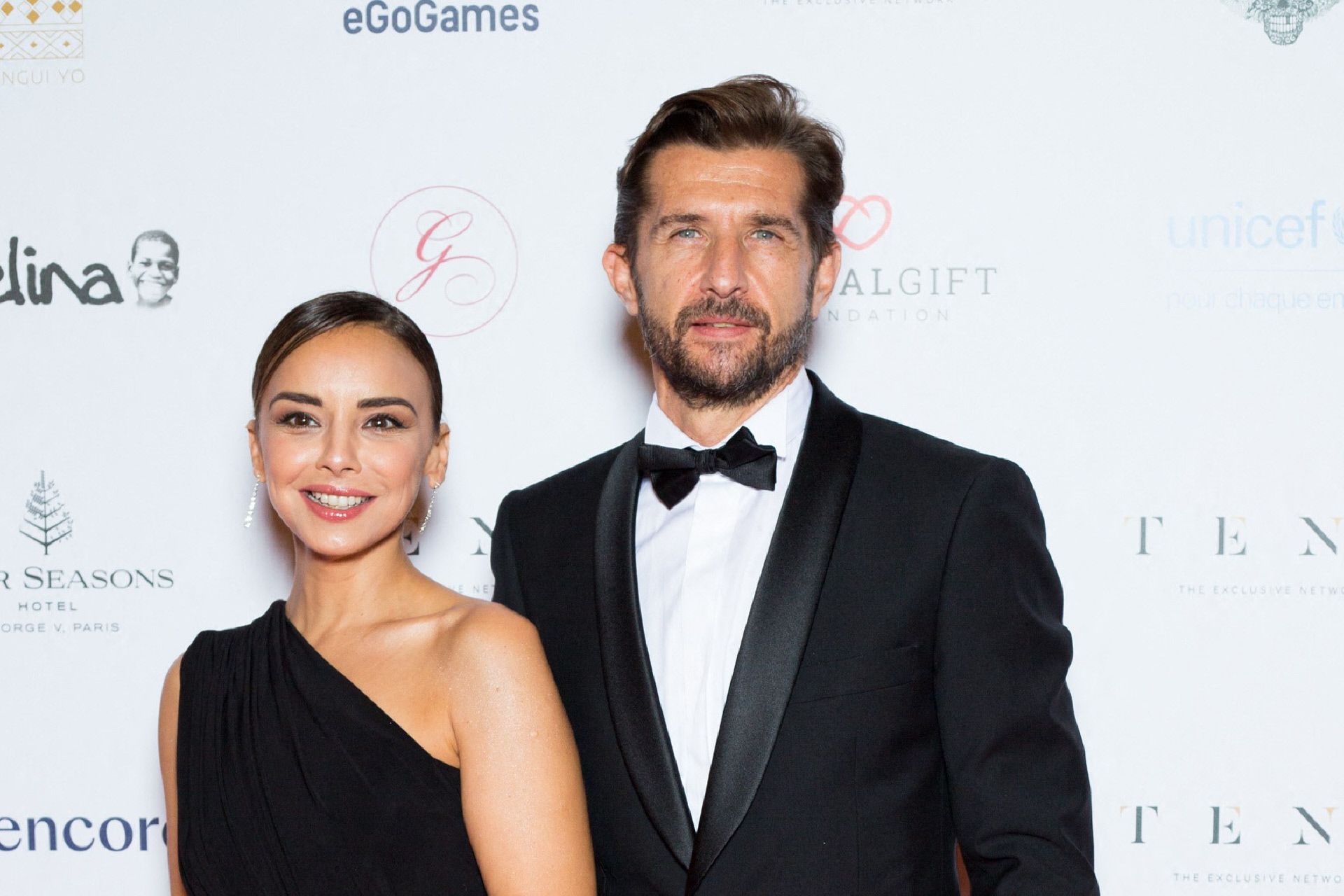 Chenoa y Miguel Sánchez Encinas en el photocall de Global Gift Gala. Paris, 30 de octubre de 2021