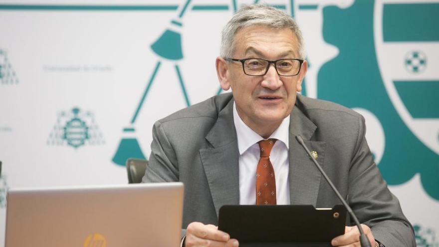 El rector Santiago García Granda ofrece esta tarde una conferencia en el Ridea sobre la Universidad de Oviedo en el siglo XX