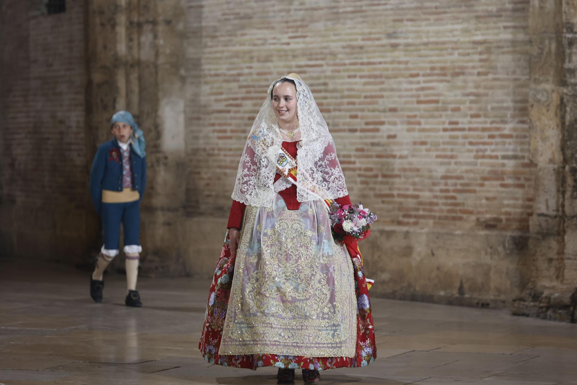 Ofrenda 2023 | Falleras Mayores e Infantiles de comisiones del 17 de Marzo (I)