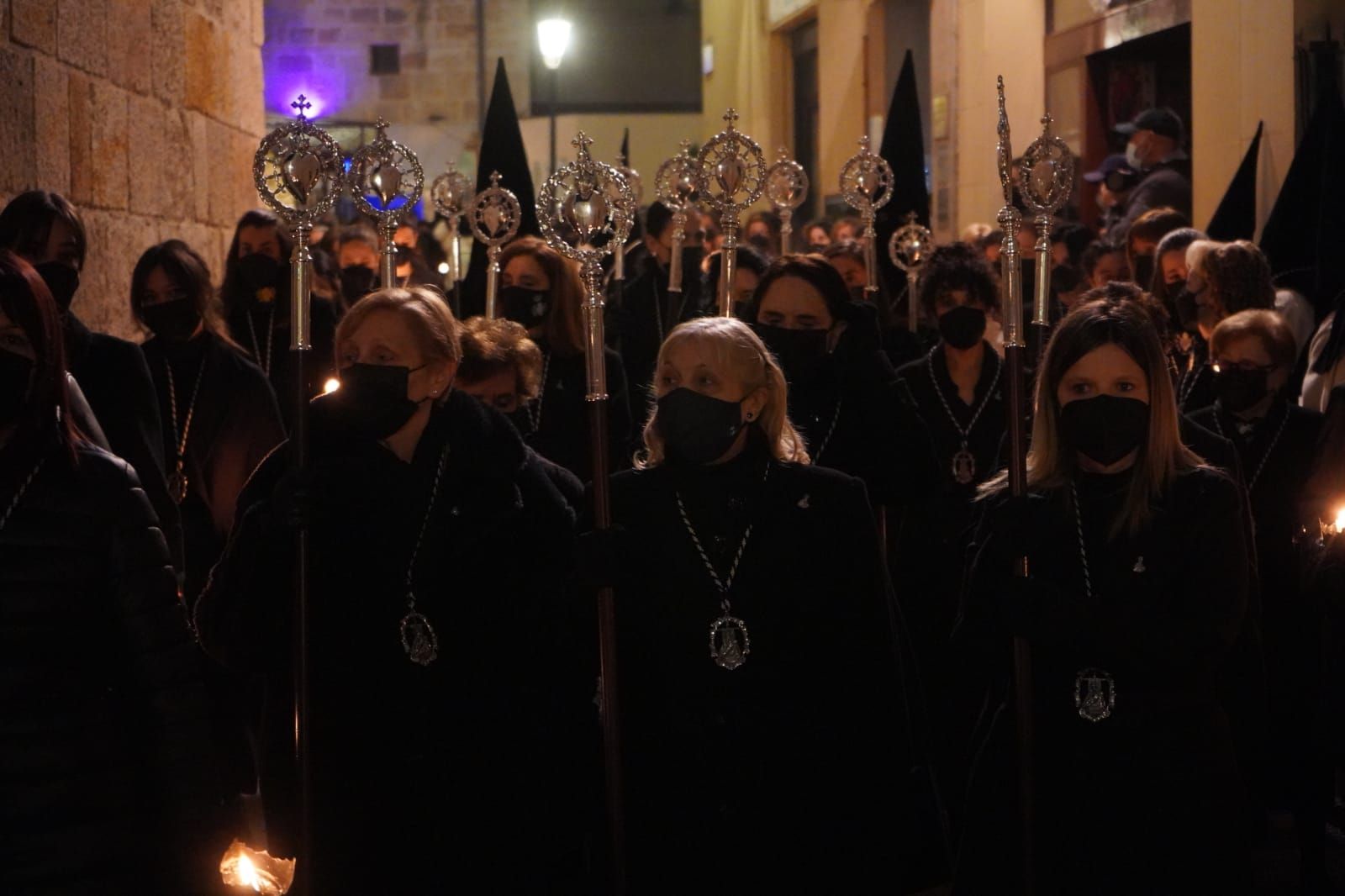 GALERÍA | La procesión de Nuestra Madre de las Angustias, en imágenes