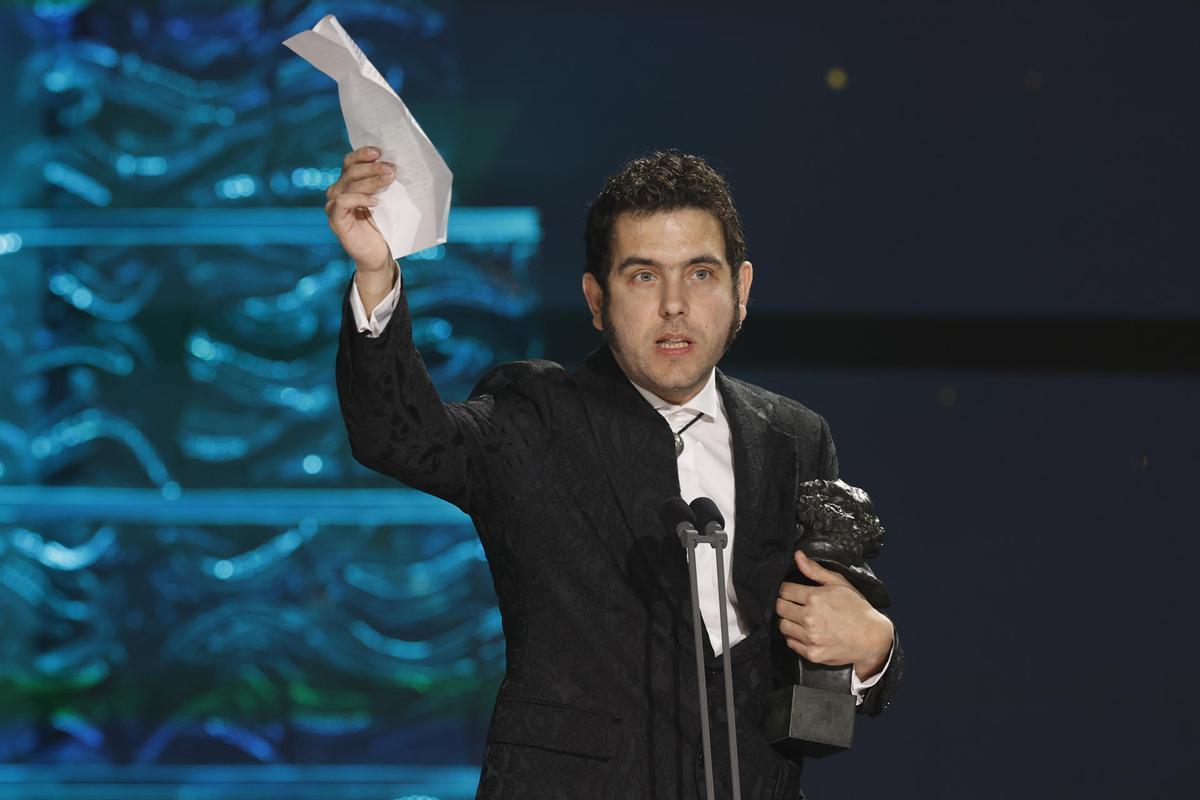 Javier Macipe recibe el premio a la Mejor Dirección Novel por La estrella azul.jpg