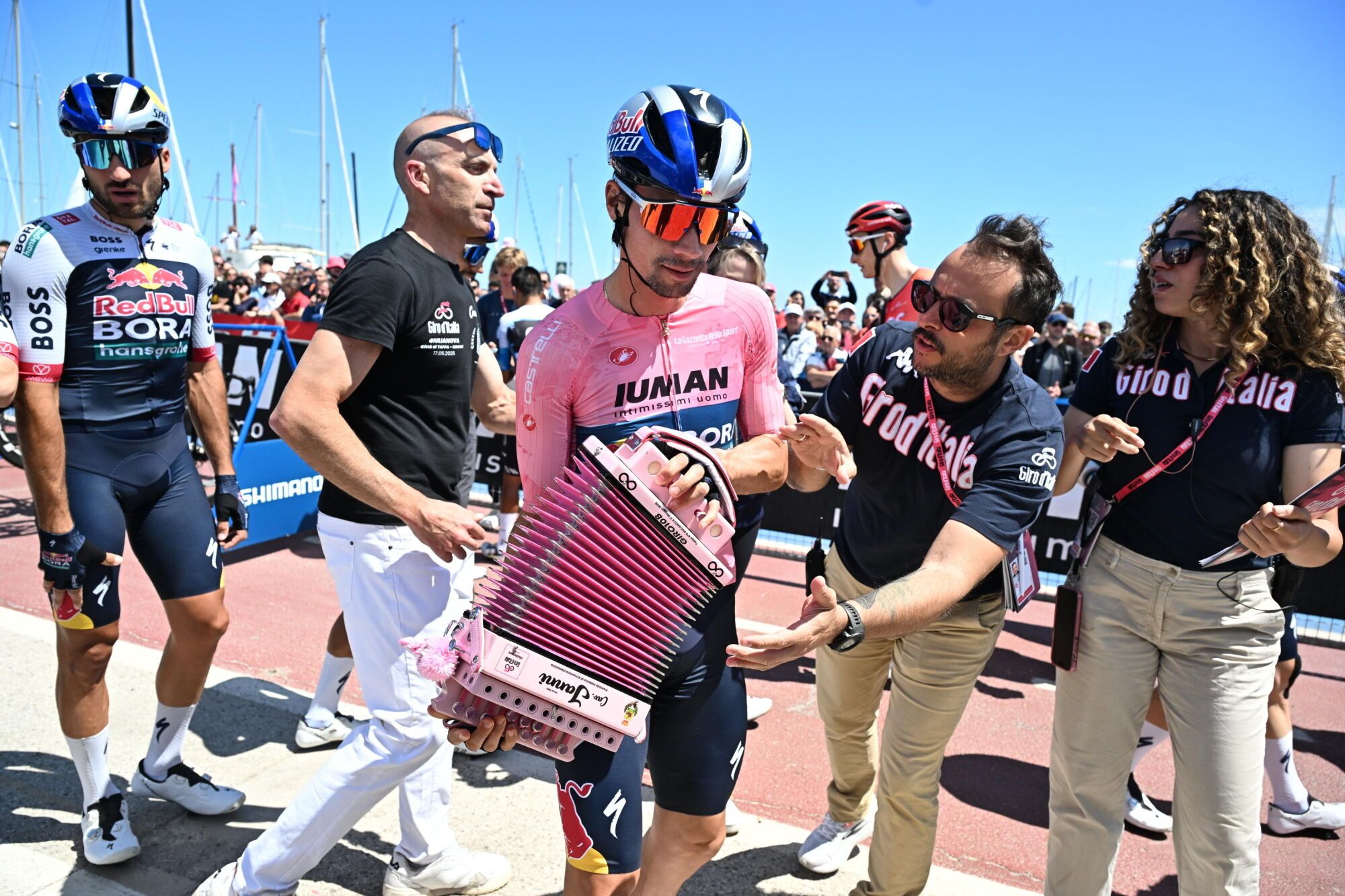 GIULIANOVA (Italy), 17/05/2025.- Slovenian rider Primoz Roglic of Red Bull - Bora - Hansgrohe team wearing the overall leader's pink jersey, at the start of the 8th stage of the 108 Giro d'Italia 2025, cycling race over 197 km from Giulianova to Castelraimondo, Italy, 17 May 2025. (Ciclismo, Italia) EFE/EPA/LUCA ZENNARO