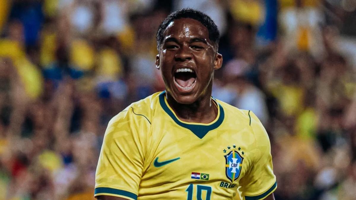 Endrick, durante un partido con Brasil