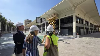 El Mercado de Abastos avanza en su rehabilitación a falta de la adjudicación y reforma millonaria del Centro Deportivo