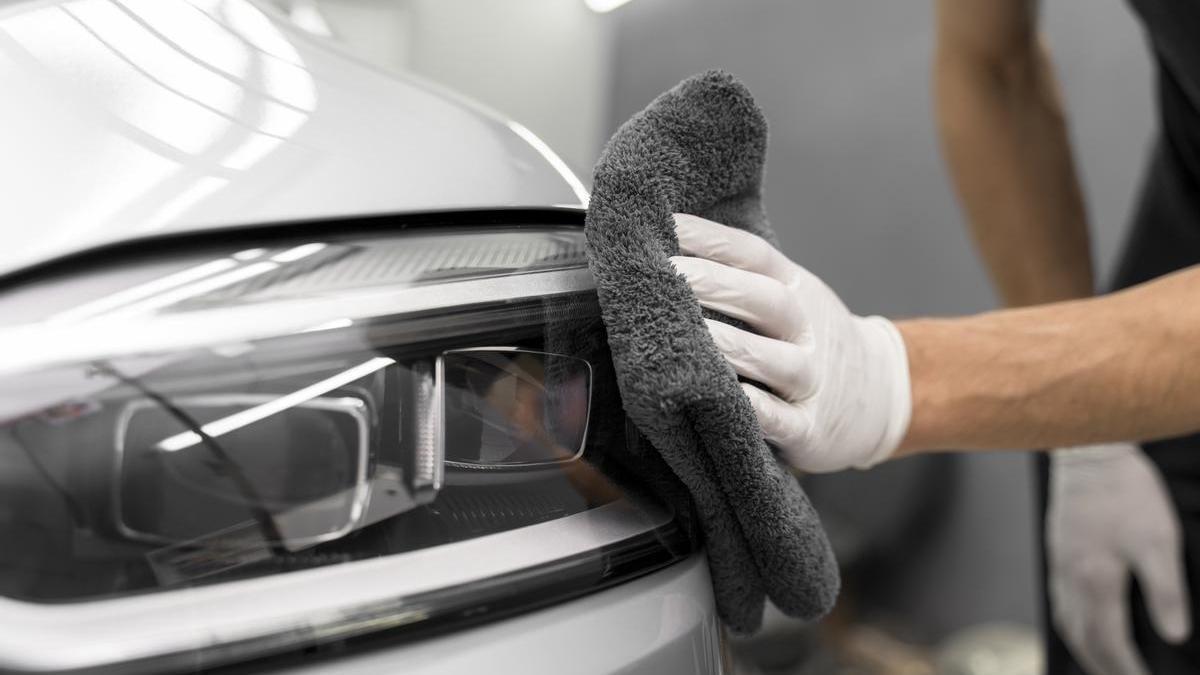 Cómo limpiar los faros de tu coche