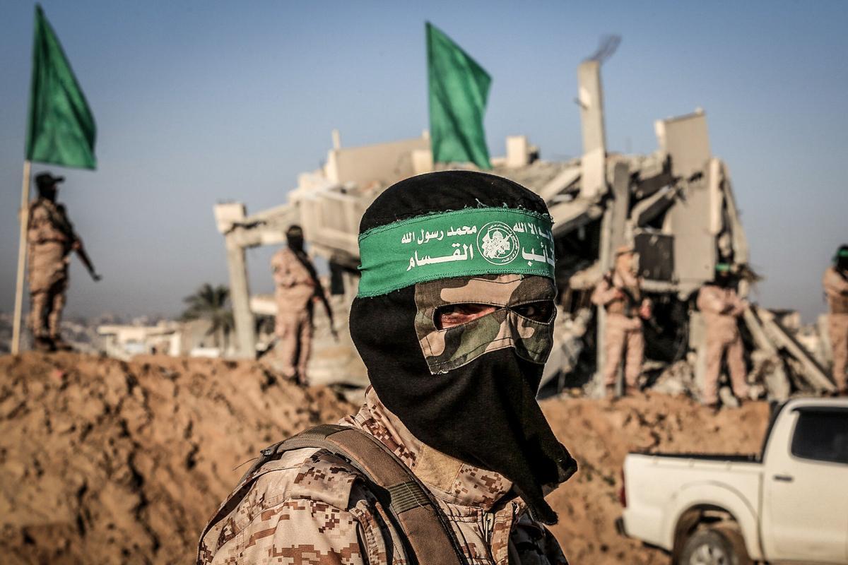 Combatientes de las brigadas Izzedine al Qassam, el brazo militar de Hamás, en Jan Yunis.