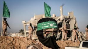 Combatientes de las brigadas Izzedine al Qassam, el brazo militar de Hamás, en Jan Yunis.