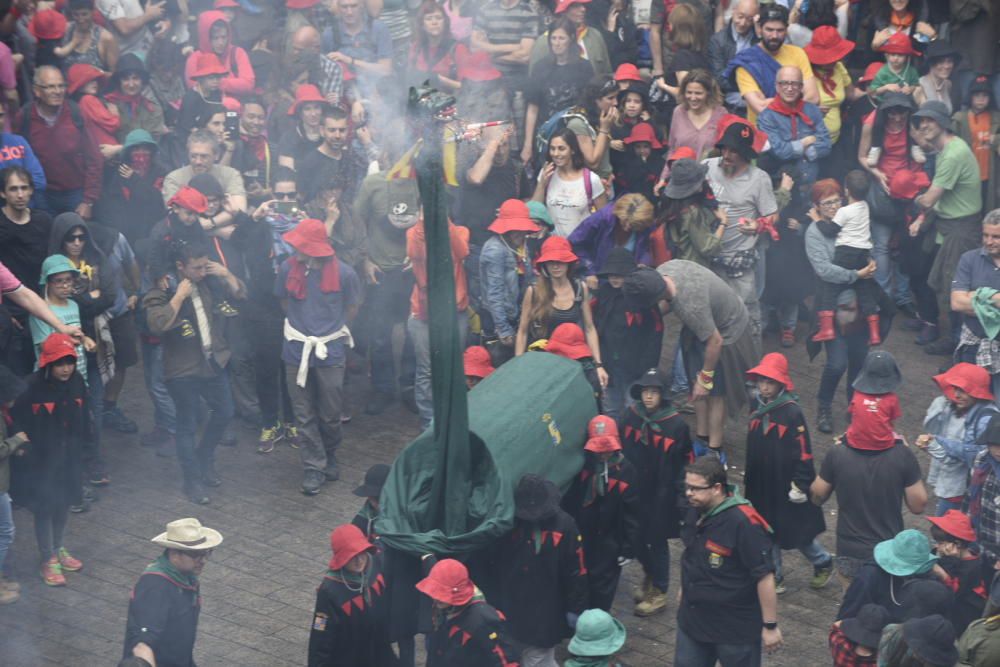 La Patum infantil omple la plaça de Sant Pere