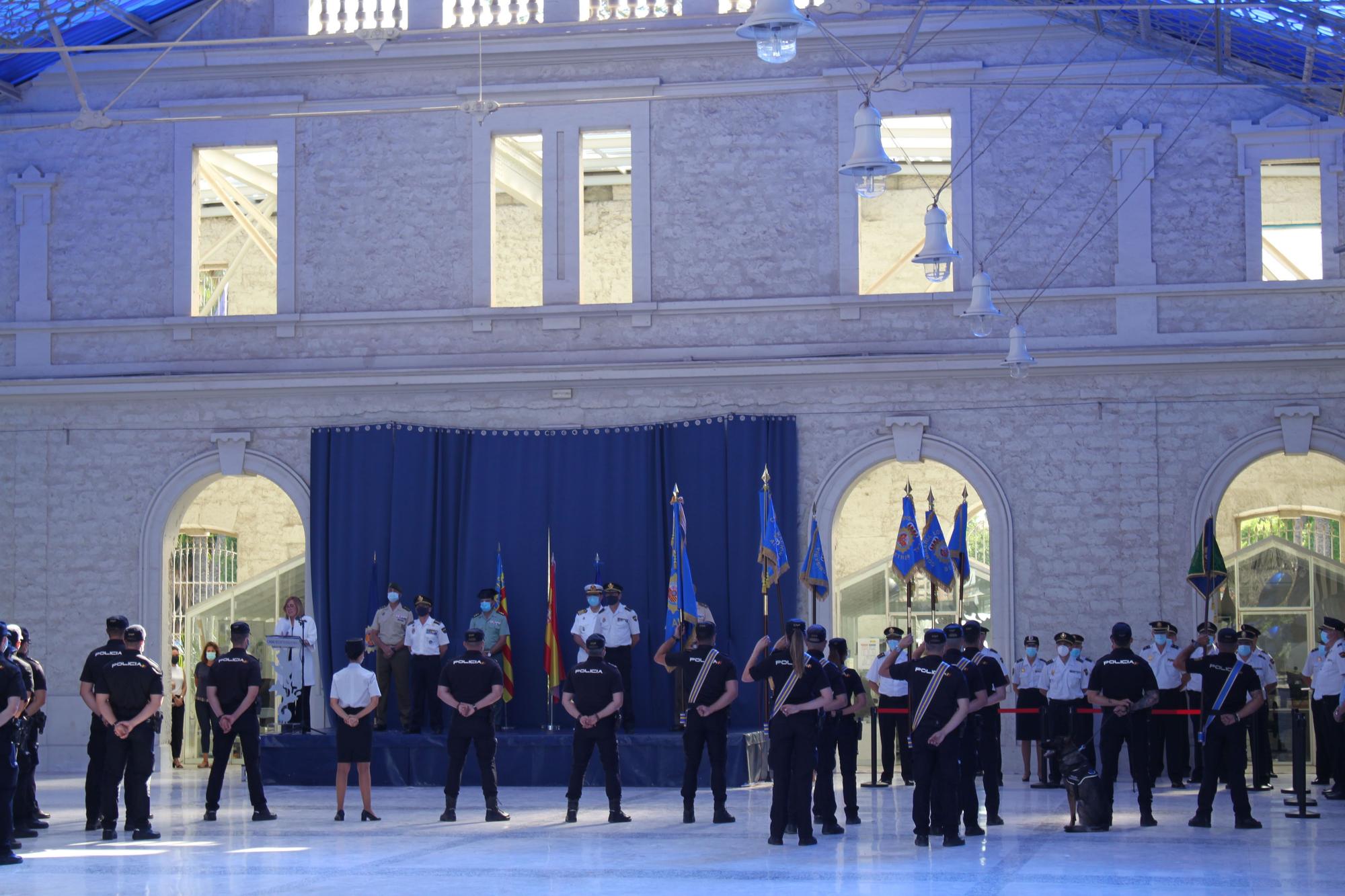 La Policía presenta a los 147 agentes e inspectores que concluirán sus prácticas en Alicante