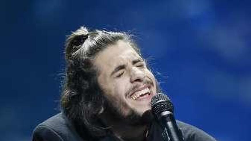 El portugués Salvador Sobral actuará en el próximo festival de Eurovisión