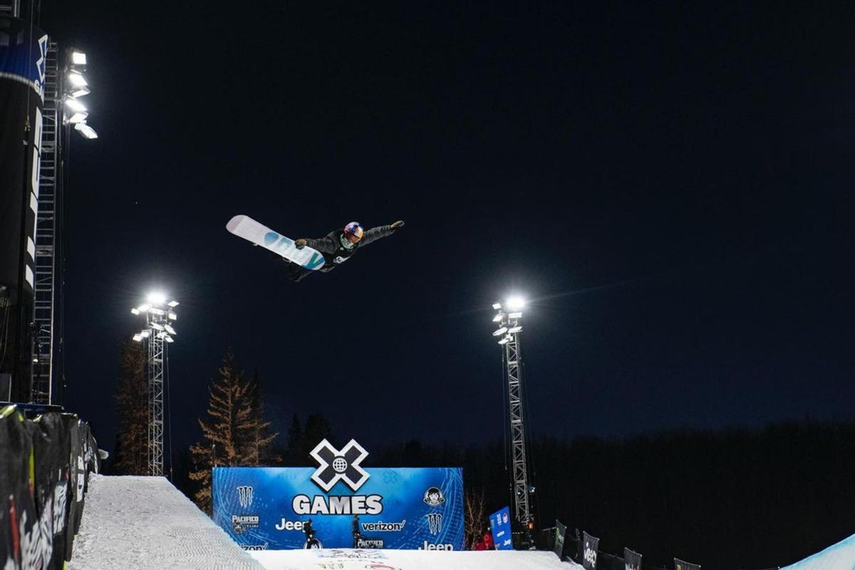 Castellet vuela con su tabla en los recientes X Games de Aspen