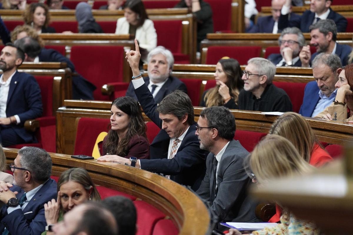 Los diputados de Junts, durante una votación en el Parlament