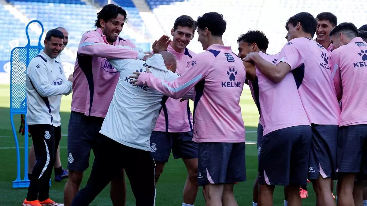 Un Espanyol de subidón visita al Valencia dos años después de su último descenso en Mestalla: "Es tiempo para disfrutar"