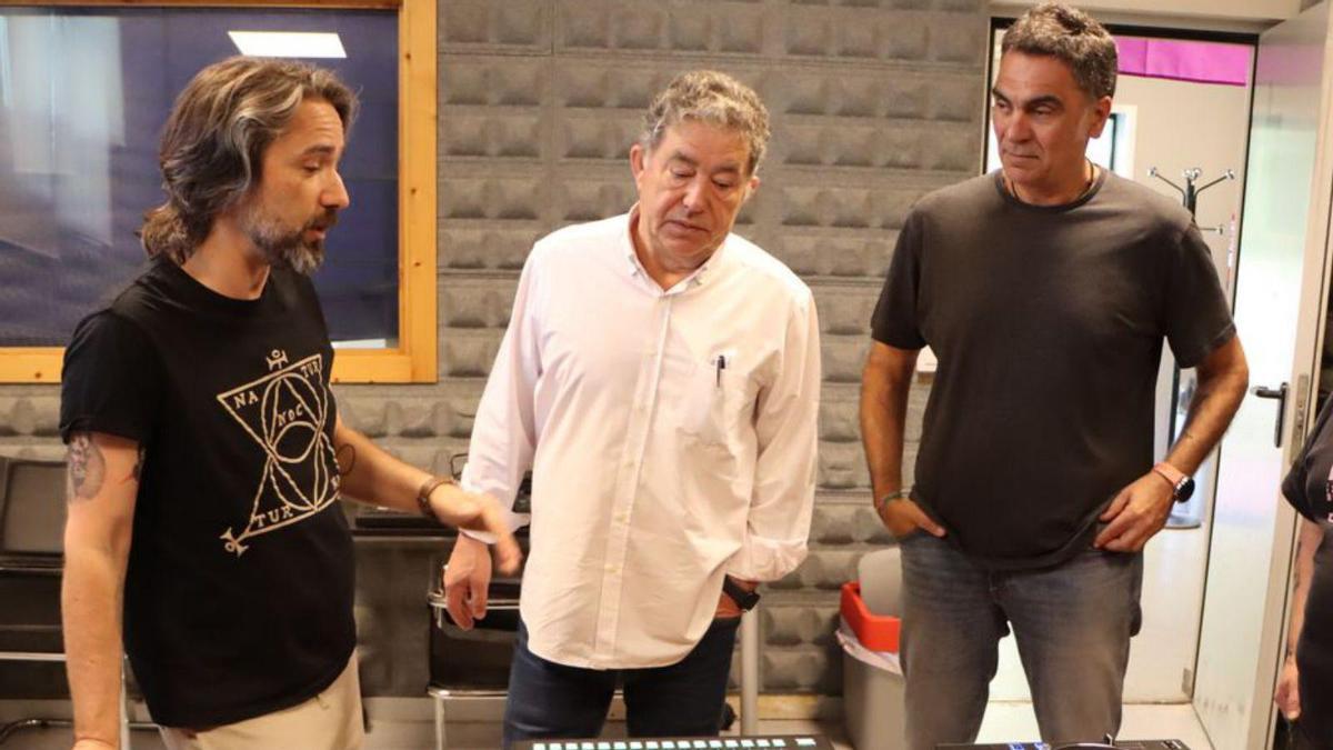 Visita del alcalde al Local de Música ayer.