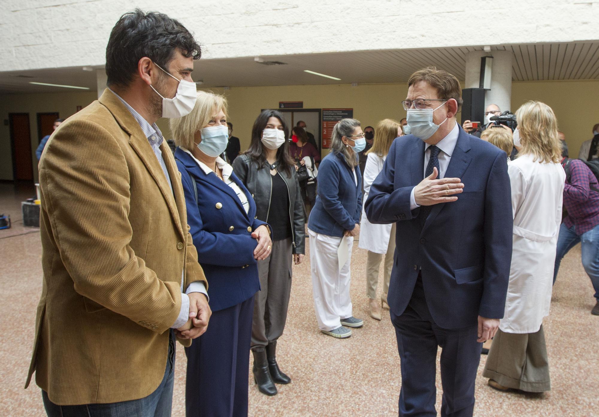 Ximo Puig y Ana Barceló visitan el Hospital de Sant Joan