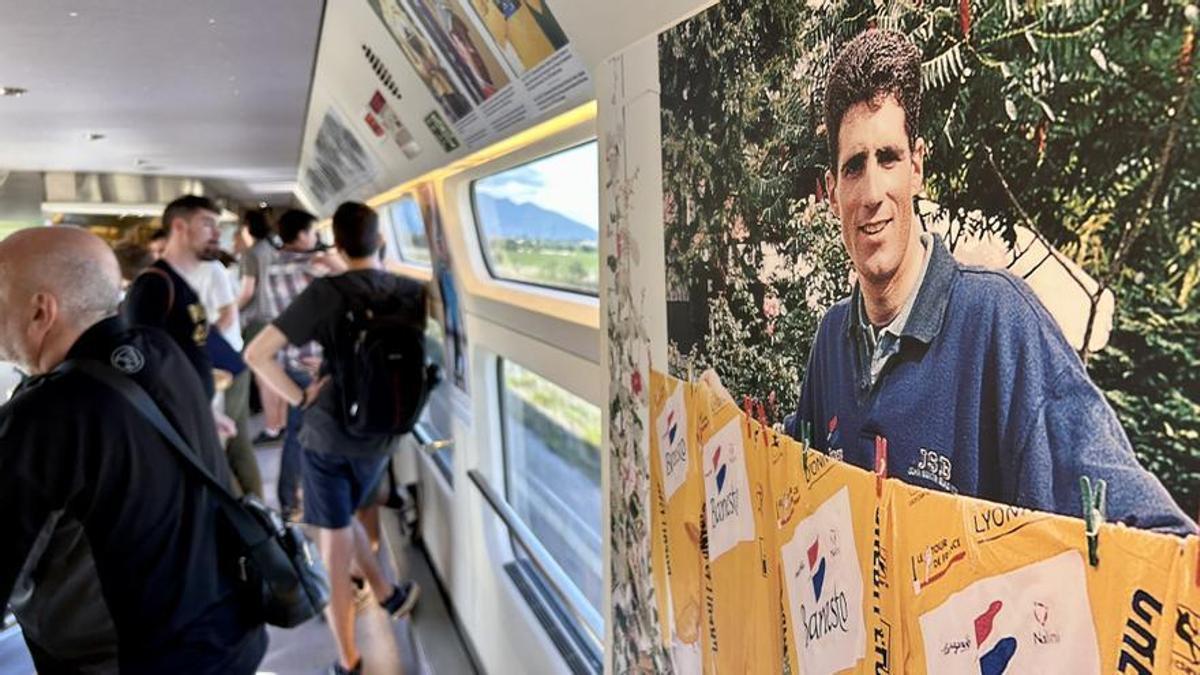 Una de las fotos de la exposición sobre el Tour de Francia que puede verse en el tren inaugural de la ruta Barcelona-Lyon, este jueves.