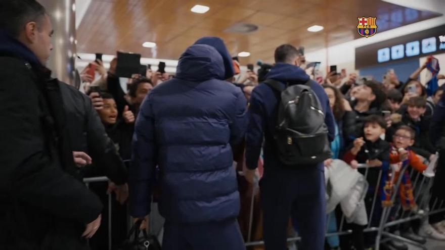 Espectacular el recibimiento de los aficionados al Barça en Santander