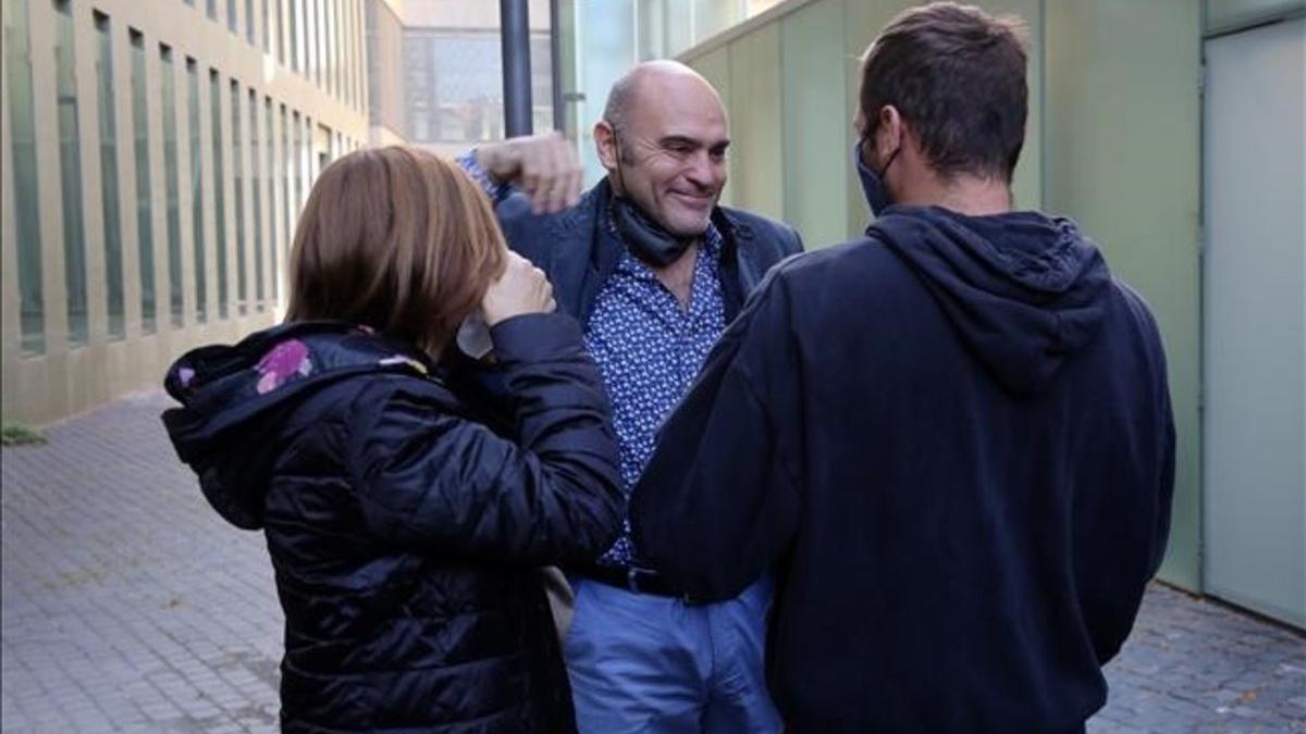 El 'exconseller' de ERC, Xavier Vendrell, a su salida de la Ciutat de la Justícia el pasado 30 de octubre.