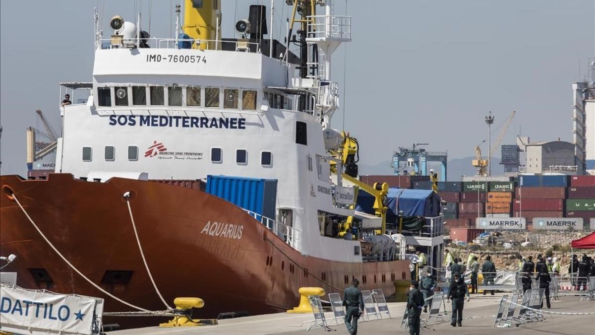 El buque Aquarius amarrado al puerto de Valencia