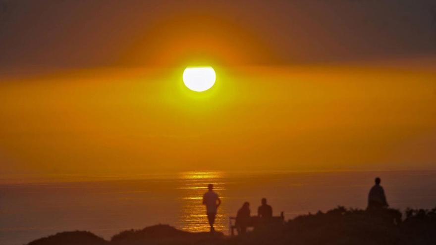 Todo listo para la "noche" más corta en Asturias: apenas dos minutos de eclipse total, temor a una desbandada de la costa al interior y enorme despliegue de emergencias