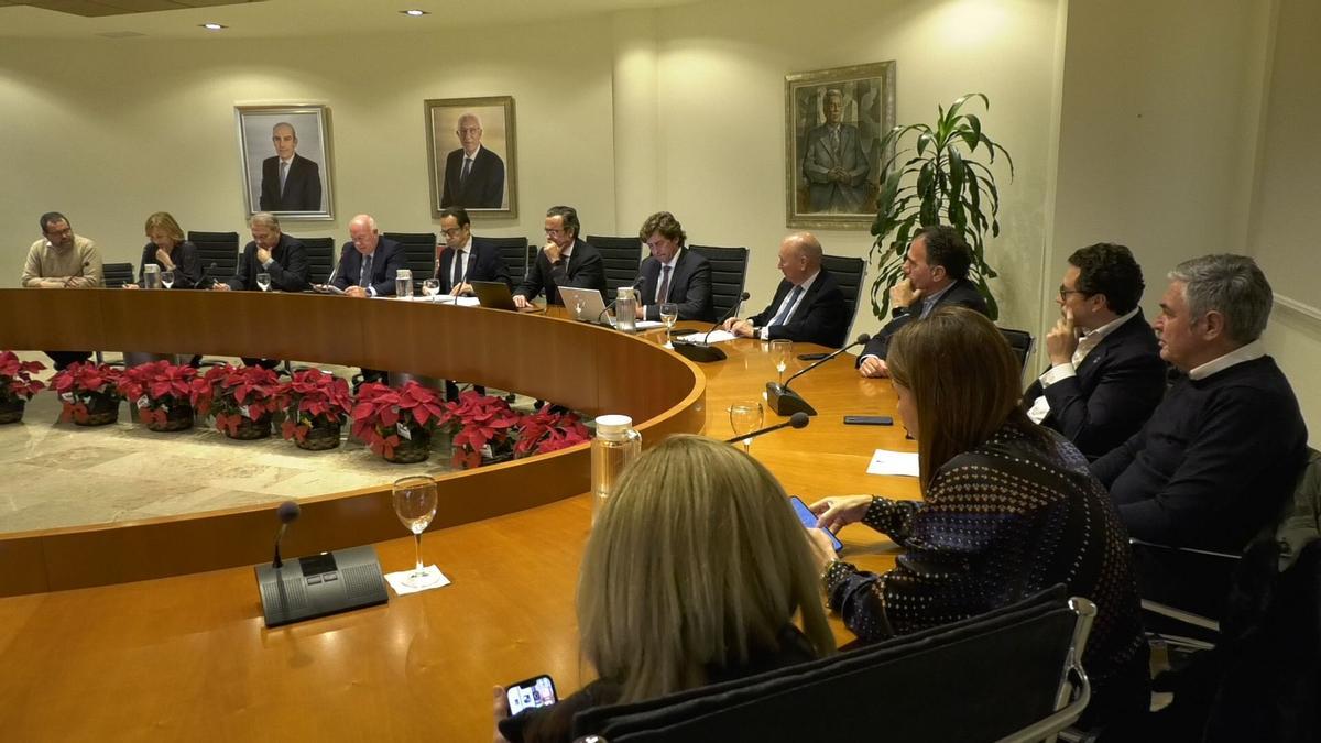 Un momento de la reunión del Consejo Social de la UMH de Elche en la que se ha aprobado el presupuesto de 2023