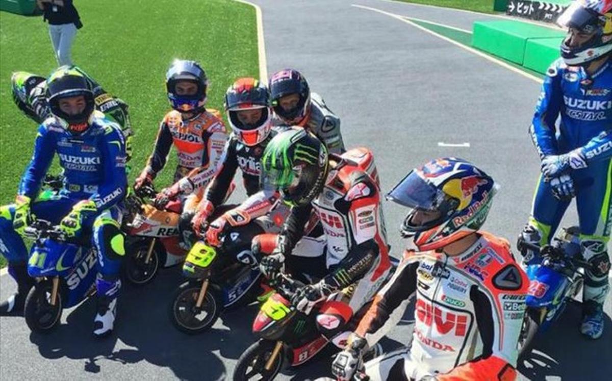 Varios pilotos han participado en una carrera de mini motos en un acto previo al inicio del Gran Premio de Japón Varios pilotos han participado en una carrera de mini motos en un acto previo al inicio del Gran Premio de Japón