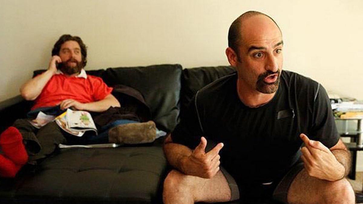 Brody Stevens en 'Resacón en Las Vegas', junto a Zach Galifianakis.