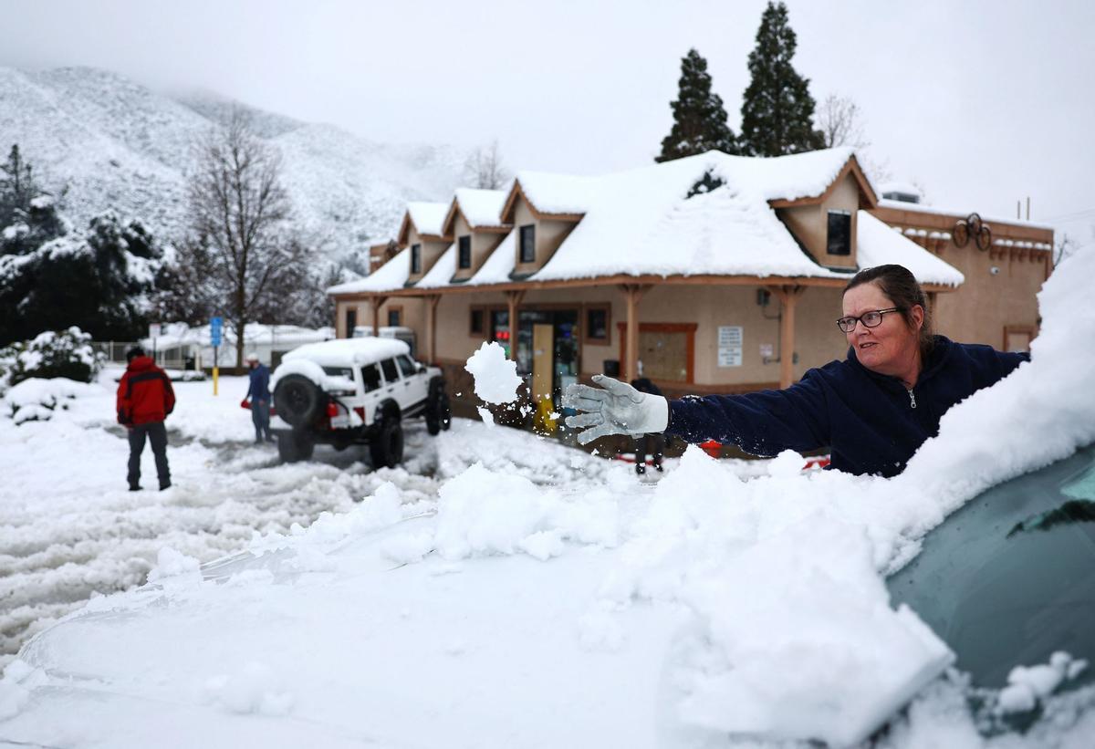 Fuertes nevadas en el sur de California